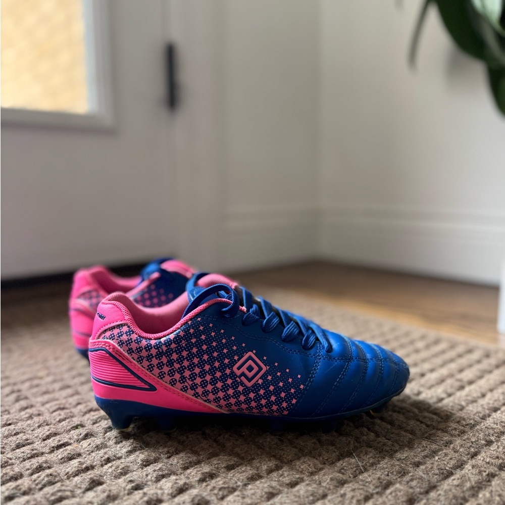 Girls Soccer Cleats - Sz 2